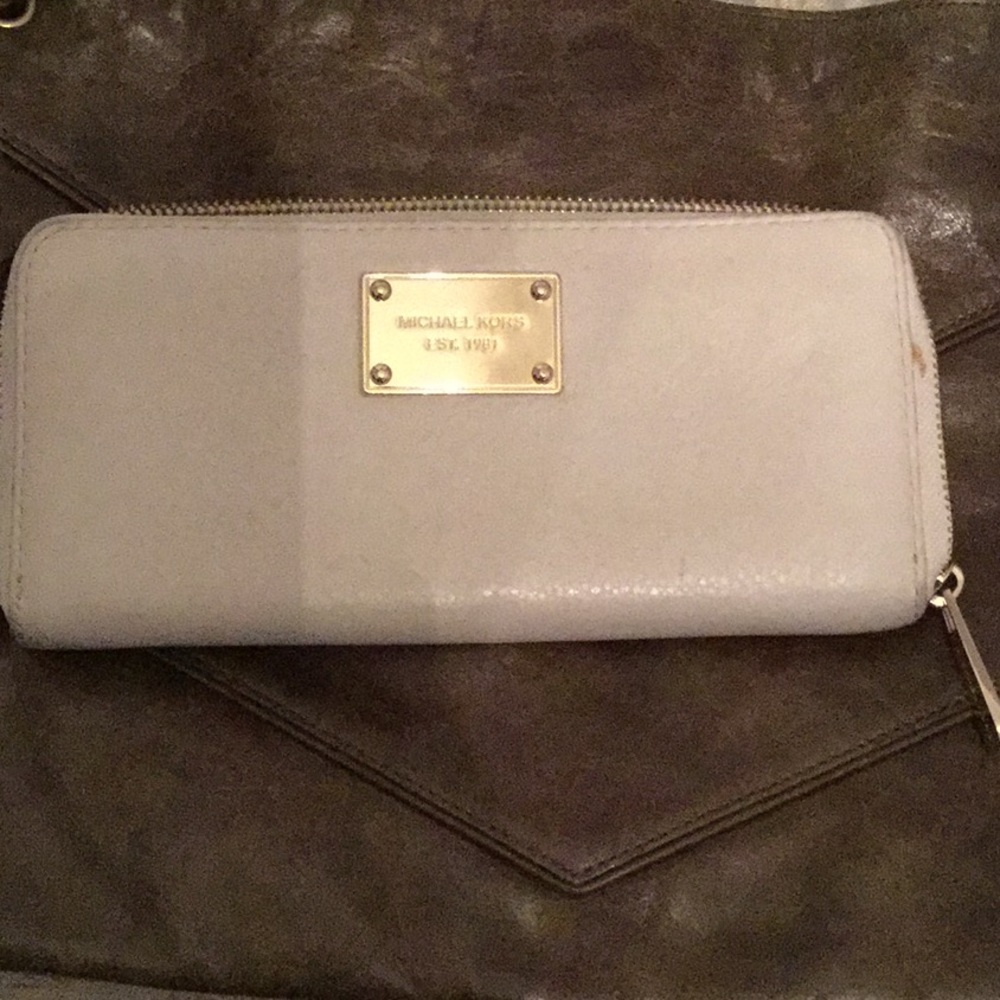 White Michael Kors wallet